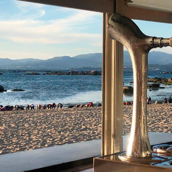 grifo de cerveza de la terraza del hotel leal la sirena