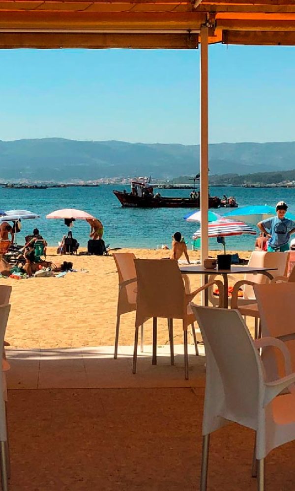 vista de la playa desde la terraza del hotel leal la sirena